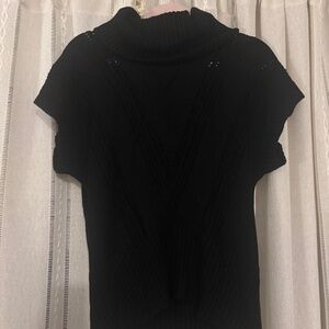 Large black shortsleeved turtle neck sweatshirt Candies